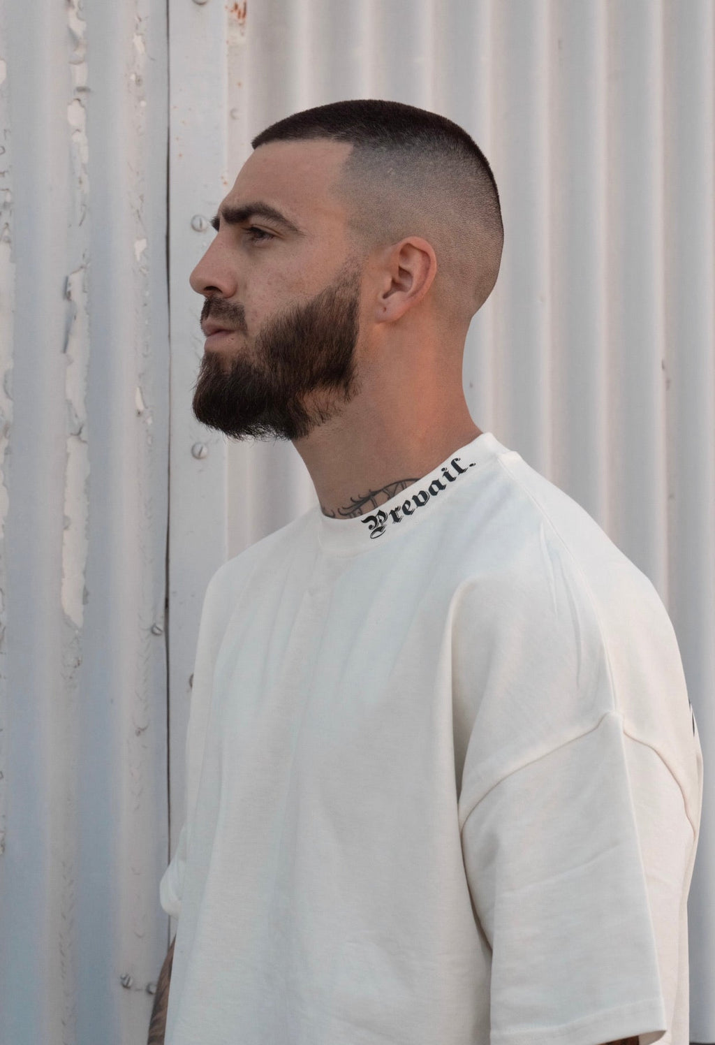 OE  - BLACK / CREAM T-SHIRT